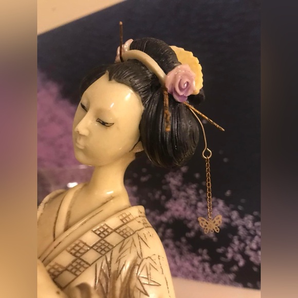Touch of Class Miyoko Geisha Resin Statue - Picture 3 of 7